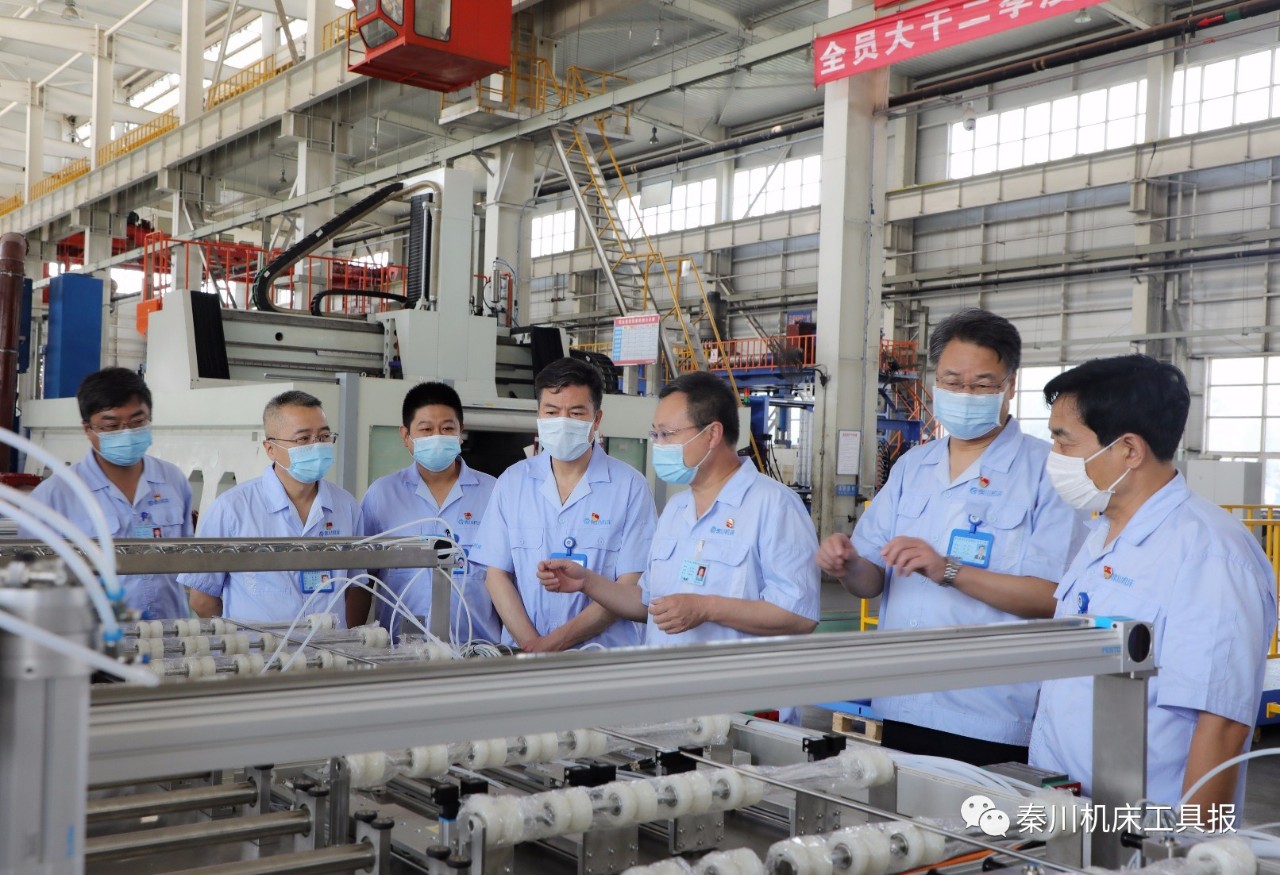 嚴鑒鉑董事長深入集團本部生產(chǎn)一線調(diào)研指導工作