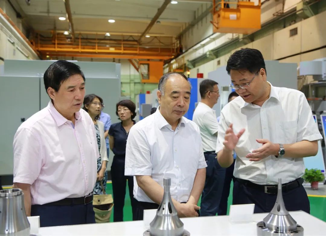 省人大常委會副主任梁宏賢一行蒞臨秦川集團調(diào)研