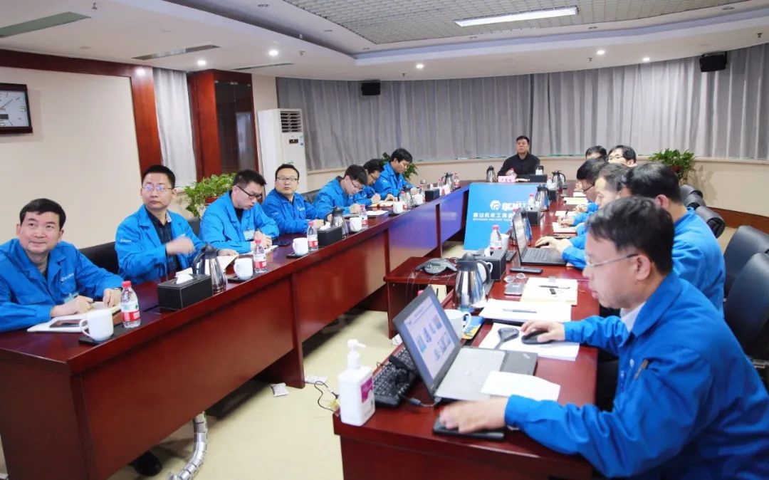 嚴(yán)鑒鉑董事長與本部科研人員、技術(shù)專家座談交流