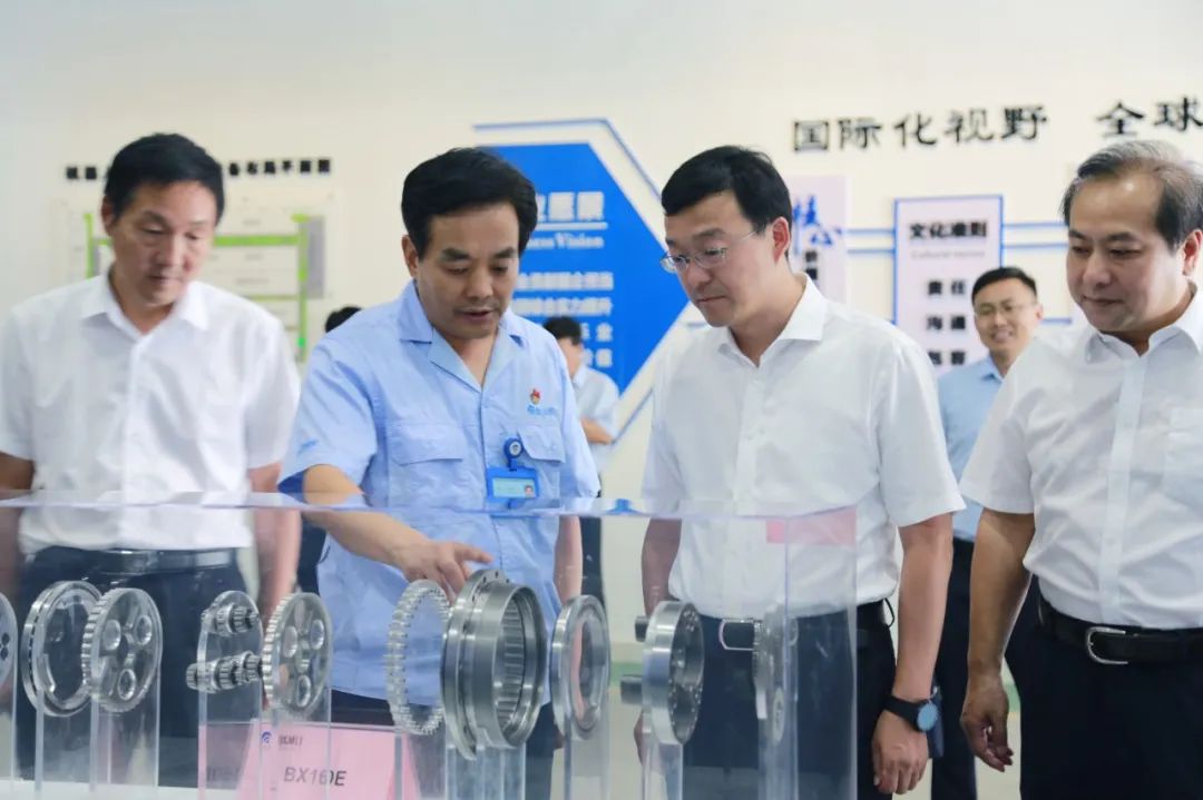 寶雞市委副書記段小龍蒞臨秦川集團(tuán)調(diào)研