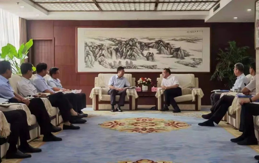 渭南市委、市政府領(lǐng)導(dǎo)會見嚴(yán)鑒鉑董事長