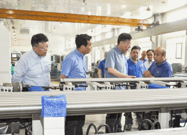 嚴(yán)鑒鉑赴漢中片區(qū)企業(yè)調(diào)研指導(dǎo)工作